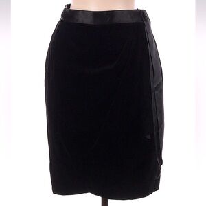 Yves Saint Laurent size 8 faux leather skirt